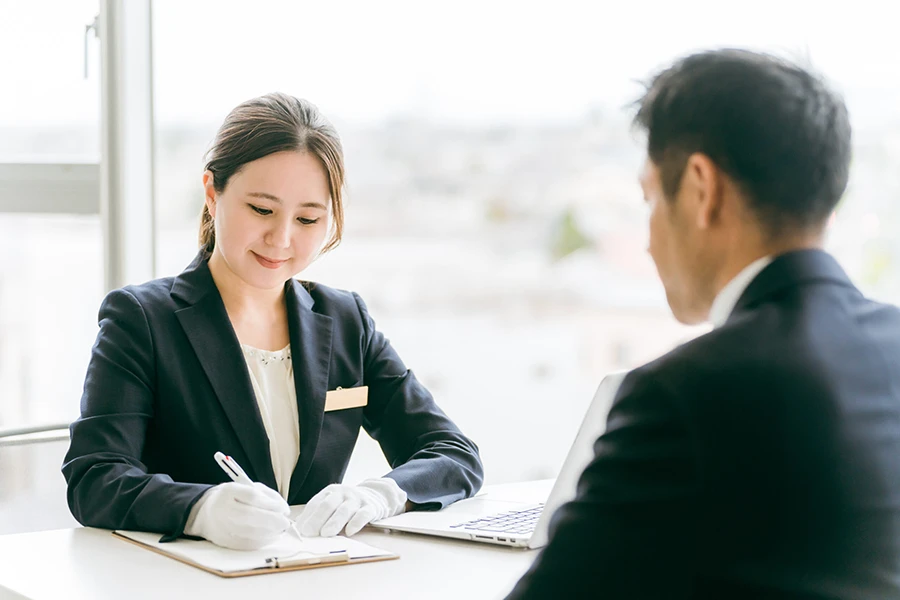 現場での接遇・動線を確認している様子